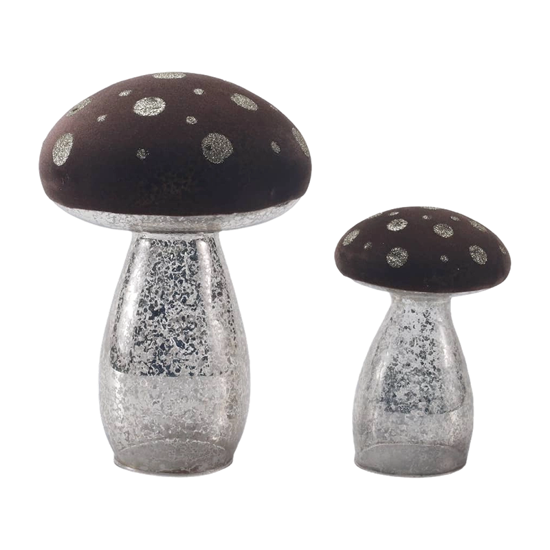Handgefertigtes Pilzornament aus braunem Milchglas/Samtoberseite mit silbernen Glitzerpunkten und LED-Dekoration