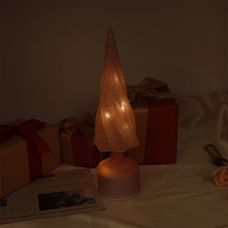 Größen: 10 x 33 cm und 10 x 38 cm. Festlicher drehbarer Weihnachtsbaum aus Glas mit LED-Lichtern