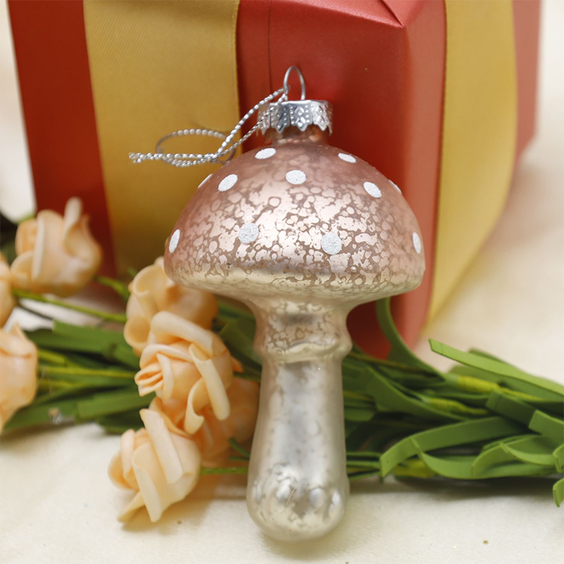 Weihnachtsornamente aus Glas zum Aufhängen in Gemüseform